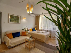 Downtown Elegant & Sunny Apartment Near Metro Central Station, Warsaw